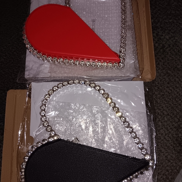 New in box Heart-shaped Diamond handle small Purse - Picture 2 of 4
